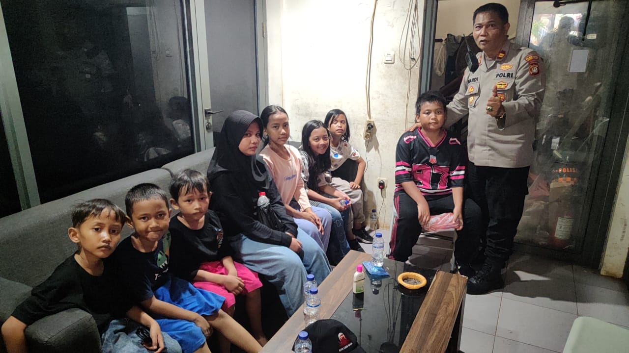 Anak-anak yang terpisah dengan orang tuanya di Monas (SinPo.id/Dok.PMJ)