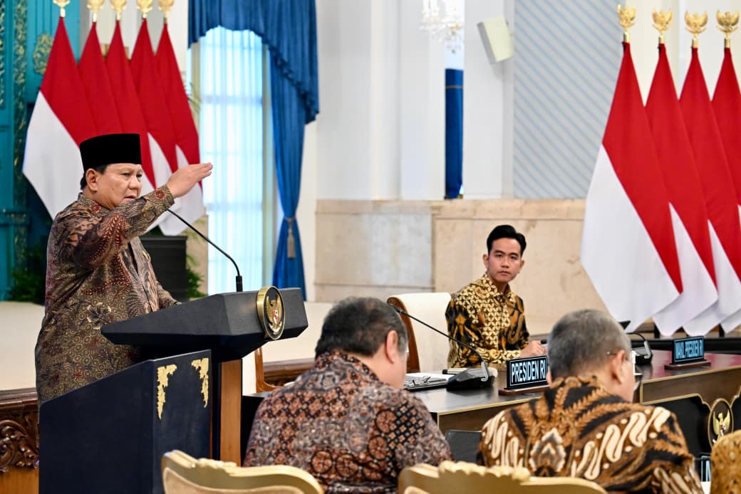 Presiden Prabowo Subianto Pimpin Sidang Kabinet Paripurna dalam satu tahun pemerintahan membahas berbagai sektor, Ekonomi,Pangan, Energi,Kemiskinan dan SDM (Ashar/Foto: BiroSetpres/SinPo.id)