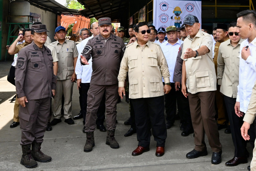 Presiden Prabowo Subianto saksikan penyerahan barang rampasan aset dari tambang ilegal kepada PT Timah (Ashar/Foto: BiroSetpres/SinPo.id)