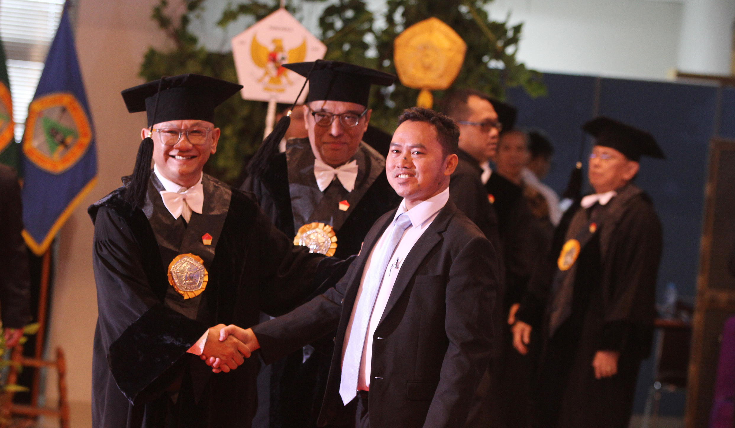 Ketua KWP Ariawan, saat menjalani sidang promosi Doktor di Universitas Prof Dr Moestopo Beragama. (Agus Priatna/SinPo.id)