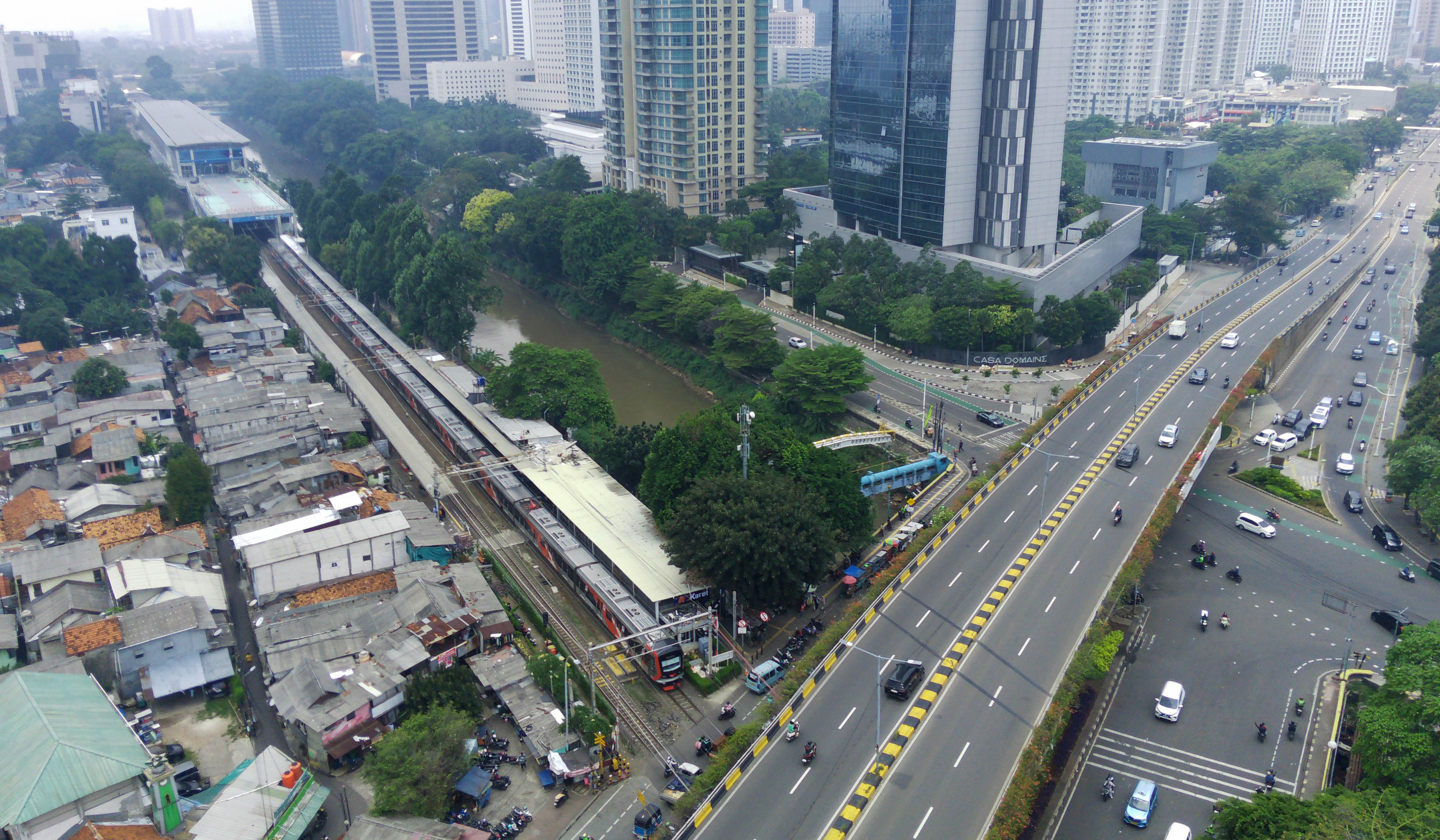 Foto udara Stasiun Karet dan BNI City. (Agus Priatna/SinPo.id)