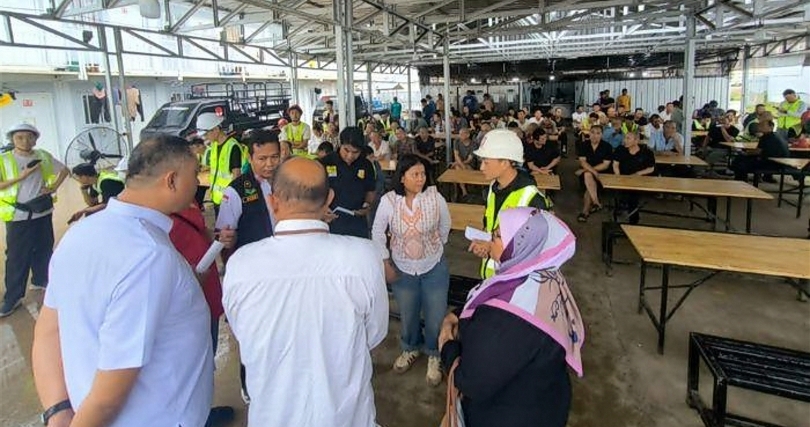 tim Kemnaker menindak WNA yang tidak memiliki izin. (SinPo.id/dok. Kemenaker)