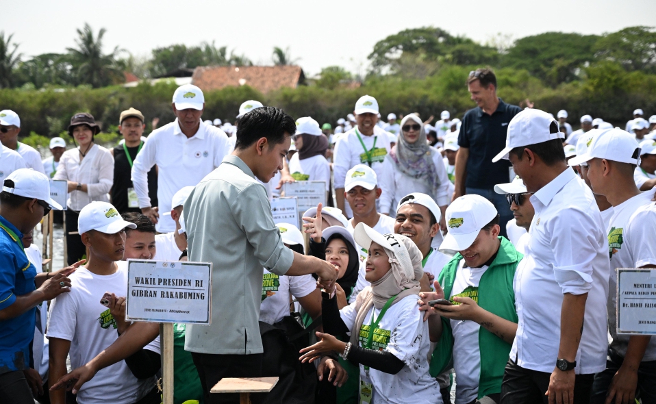 Wapres Gibran menanam Mangrove di Tangerang (SinPo.id/Setwapres)