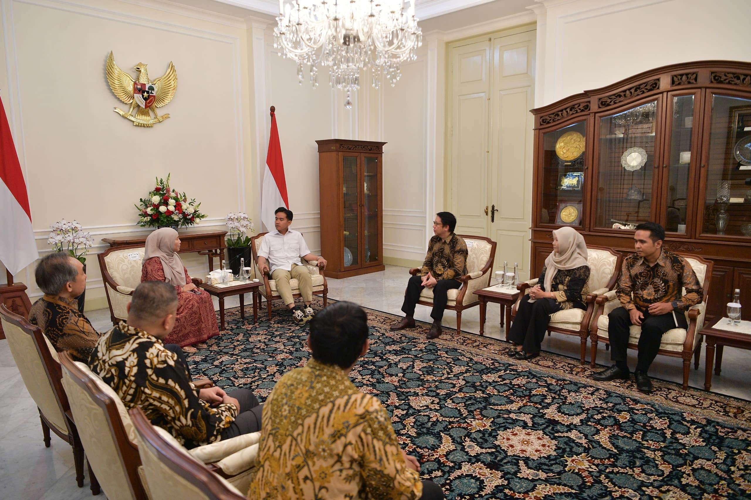 Wapres Gibran menerima audiensi DPP Asosiasi Industri Usaha Mikro Kecil dan Menengah Indonesia. (SinPo.id/Setwapres)