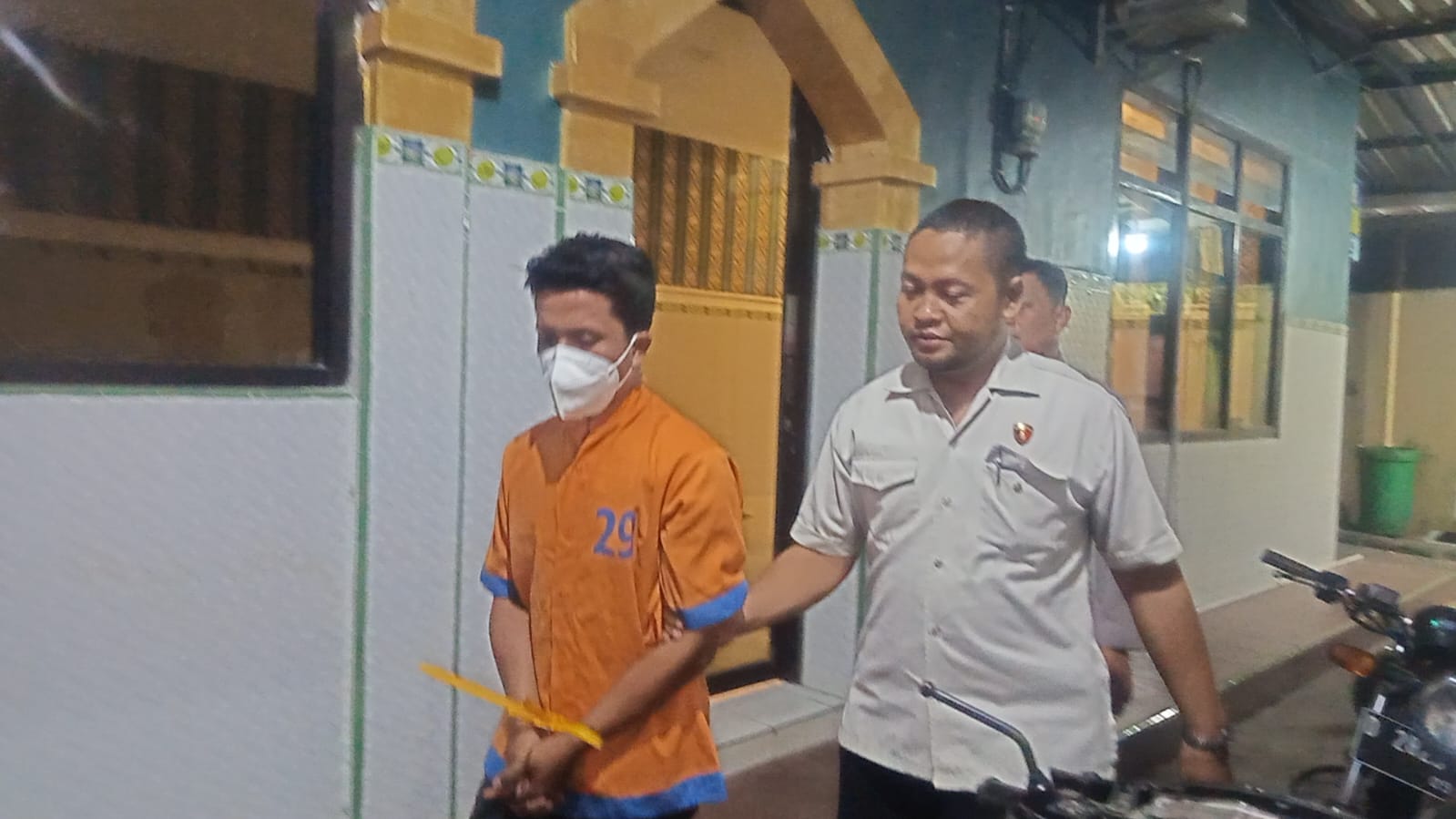 Polisi tangkap tersangka kasus pembunuhan di Lumajang (SinPo.id/ Humas Polri)