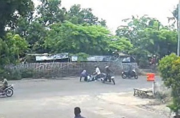 Perampokan di siang bolong terjadi di Bekasi (SinPo.id/Tangkapan layar)