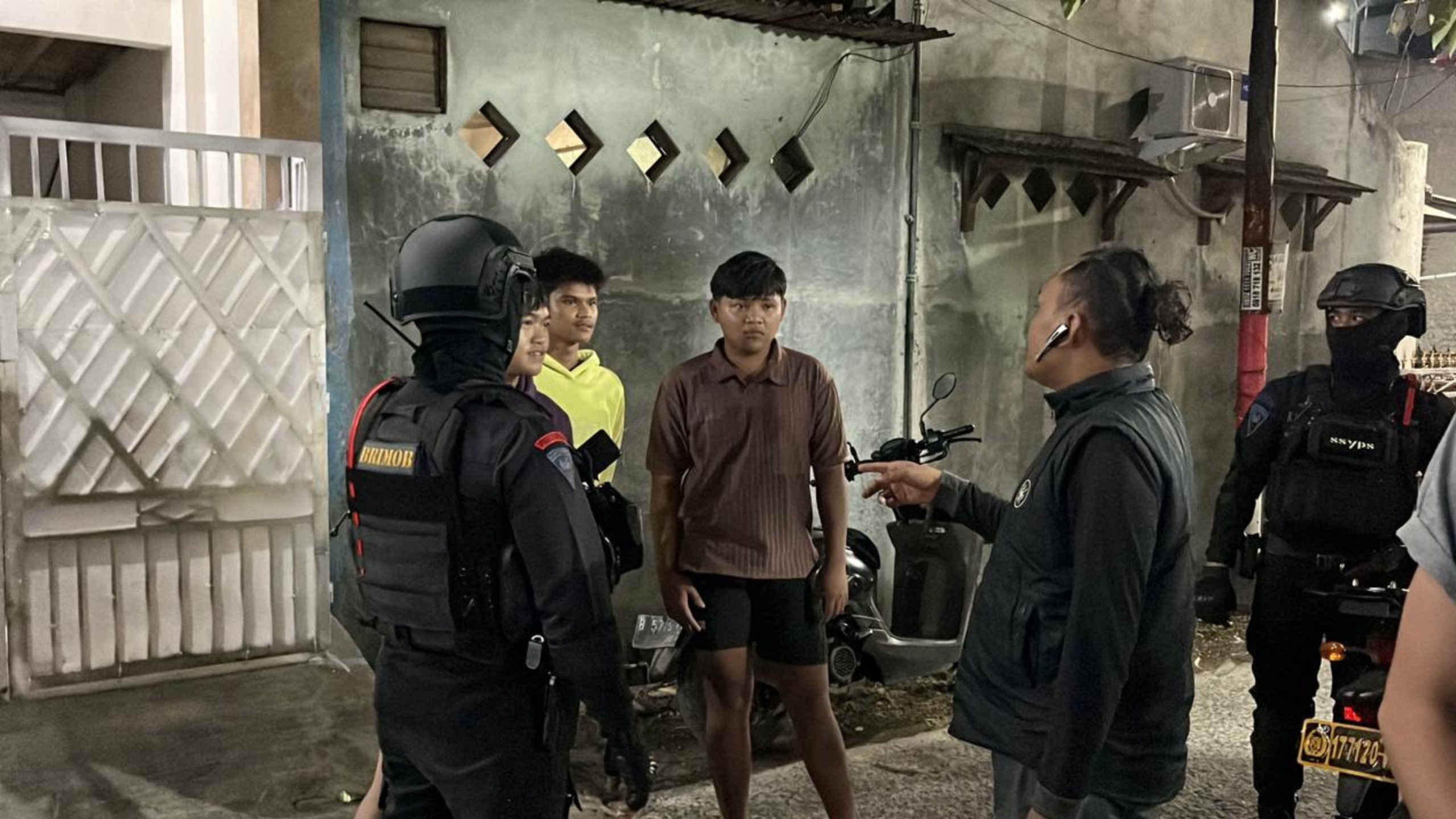 Brimob Polda Metro Jaya patroli di Cikarang (SinPo.id/ Humas Polda Metro Jaya)