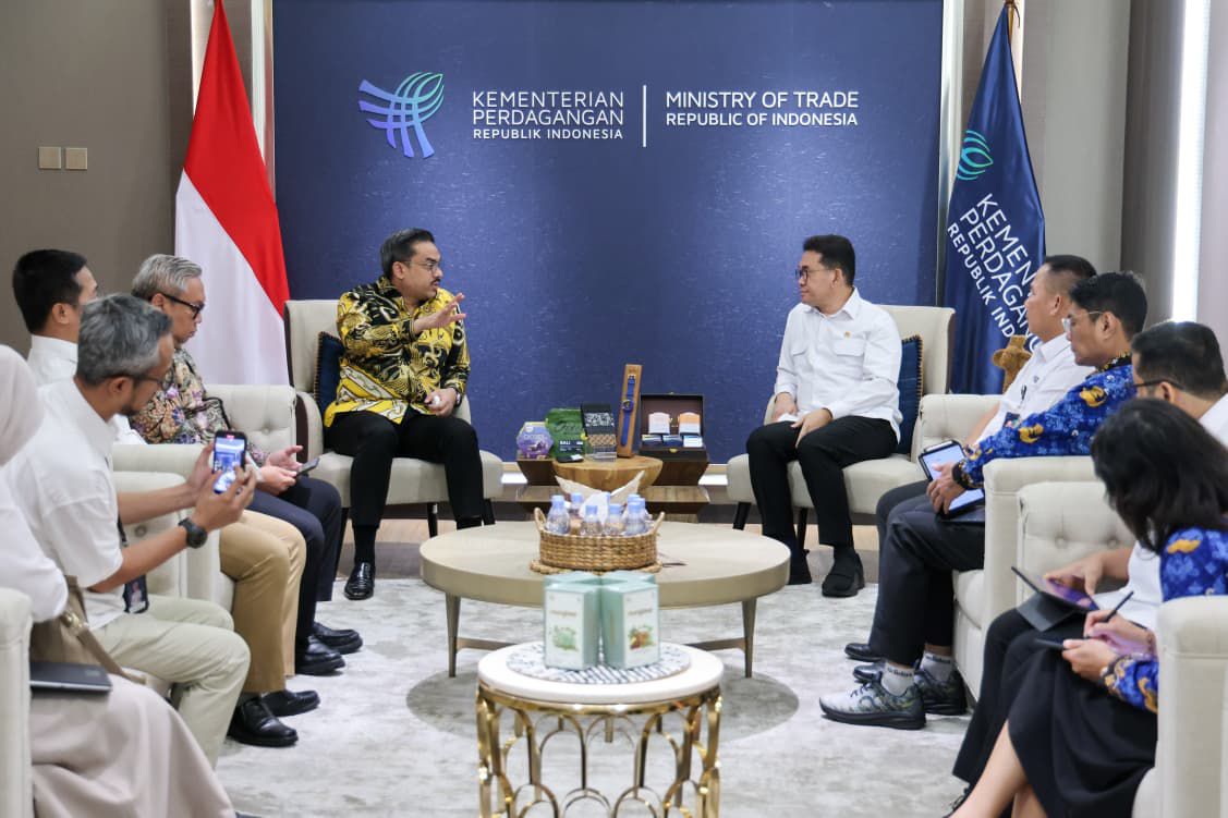 Menteri UMKM Maman Abdurrahman dan Mendag Budi Santoso. (SinPo.id/dok. Kemenumkm)