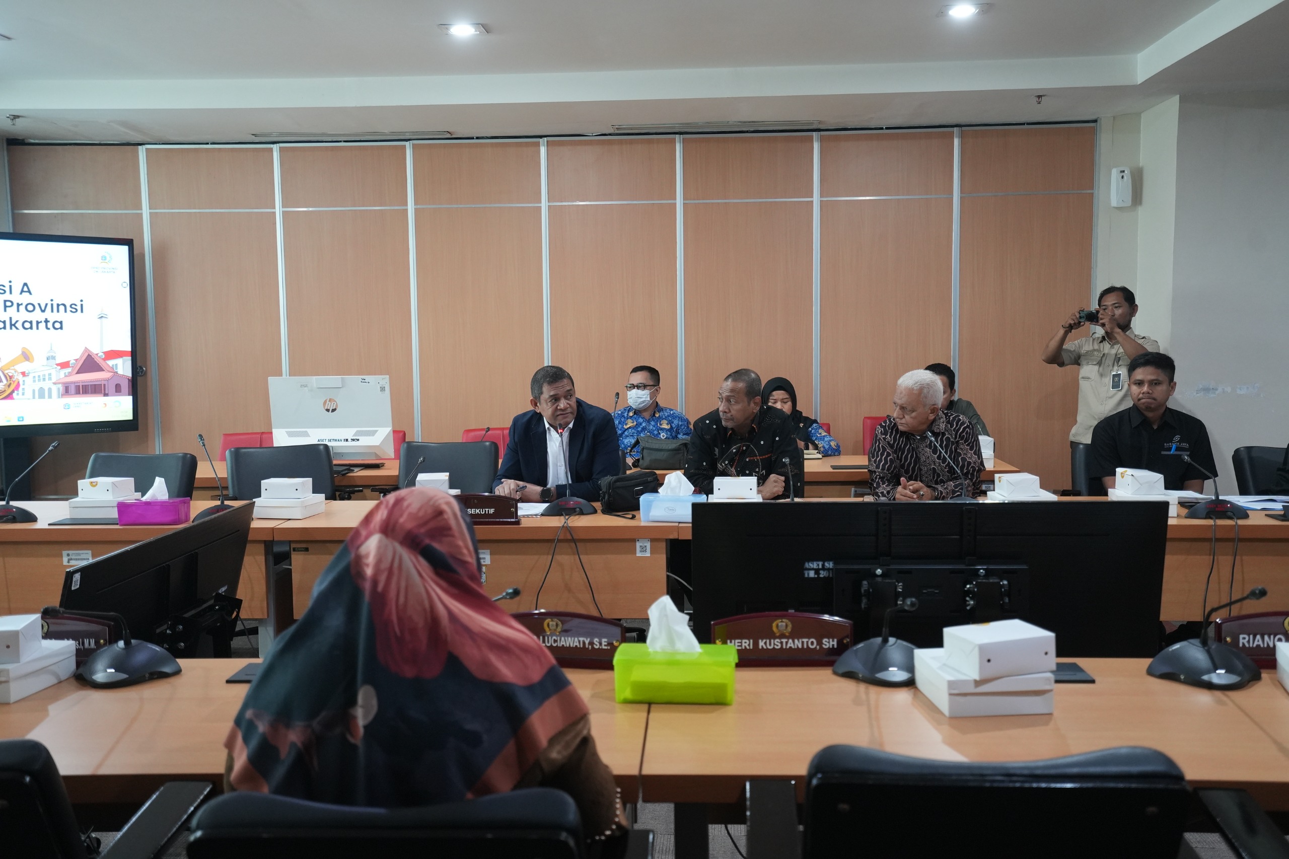 Fahri Bachmid, kuasa hukum ahli waris alm Hj. Fatmah Abdullah Hariz saat audiensi bersama Komisi A DPRD DKI. (SinPo.id/dok. Pribadi)