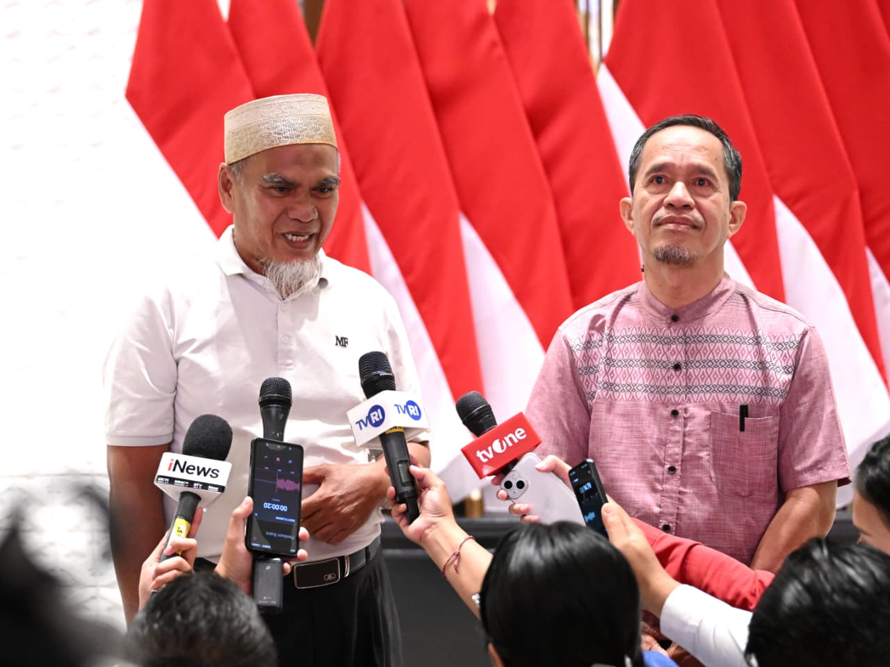 Dua Guru Luwu Utara Bersyukur Dapat Rehabilitasi dari Presiden Prabowo (SinPo.id/Biro Setpres)
