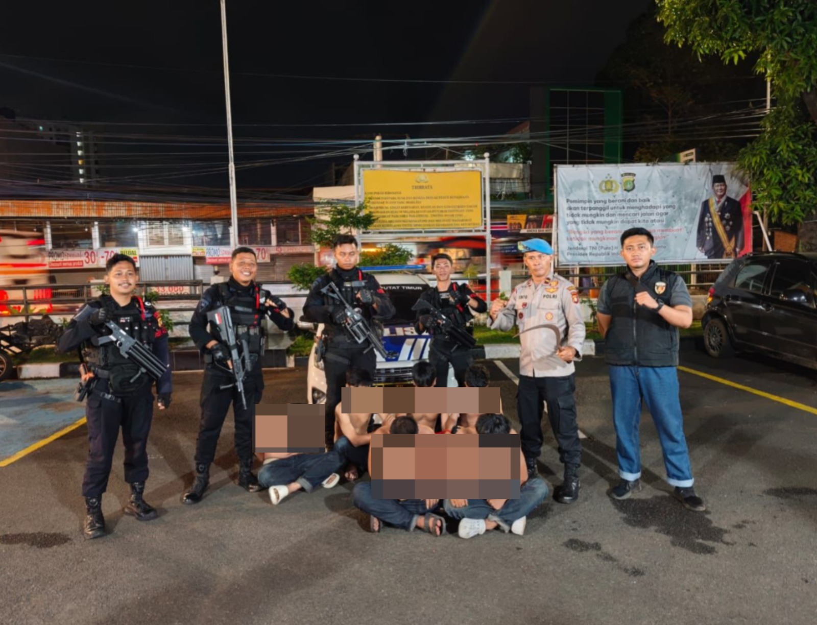 Enam pelaku saat ditangkap di Ciputat (SinPo.id/Dok.PMJ)