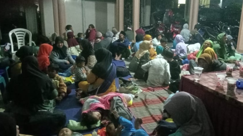 Warga mengungsi akbiat erupsi gunung Semeru (SinPo.id/Kemensos)