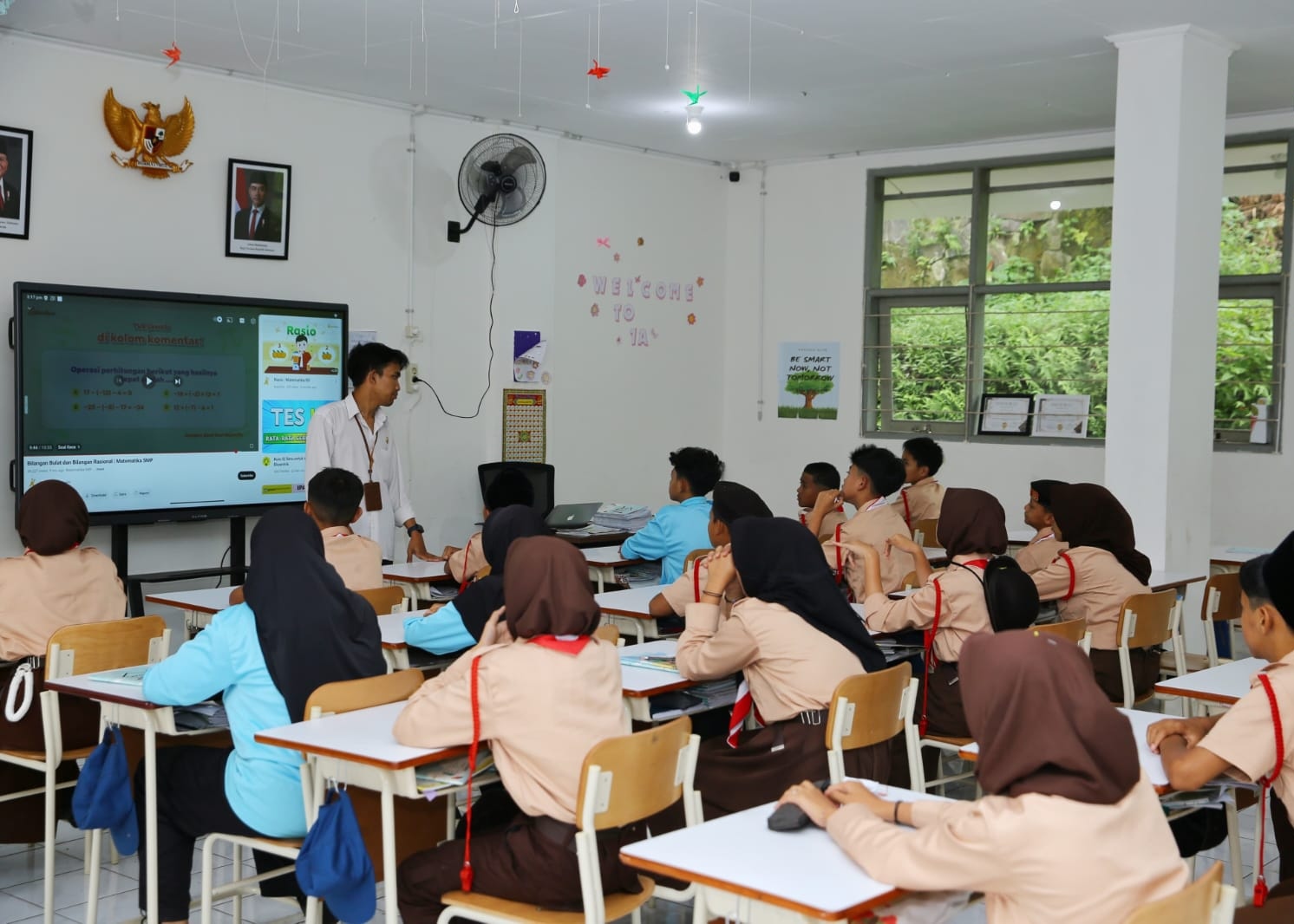 Proses belajar mengajar di Sekolah Rakyat Menengah Pertama 11 Bandung Barat (SinPo.id/ Dok. KemenPU)
