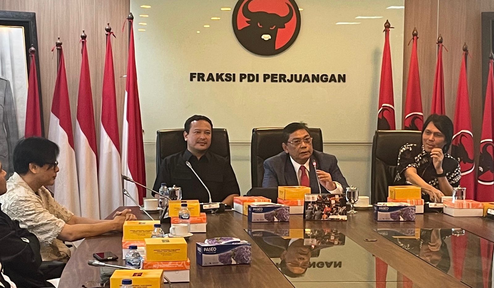 Fraksi PDIP DPR RI terima audiensi VISI terkait transparansi royalti di Kompleks Parlemen, Jakarta. Istimewa