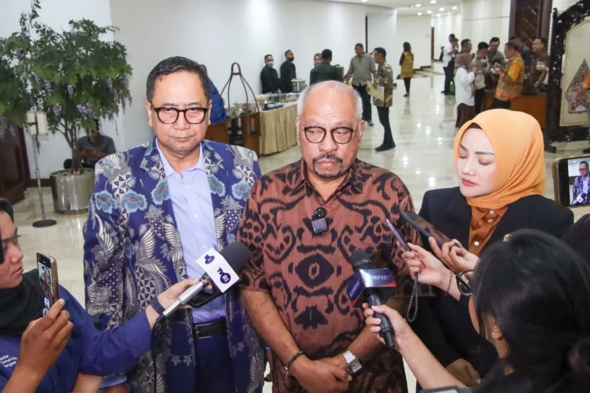 Ketua Fraksi Partai Golkar MPR RI Melchias Markus Mekeng (tengah). (SinPo.id/Dok. MPR)