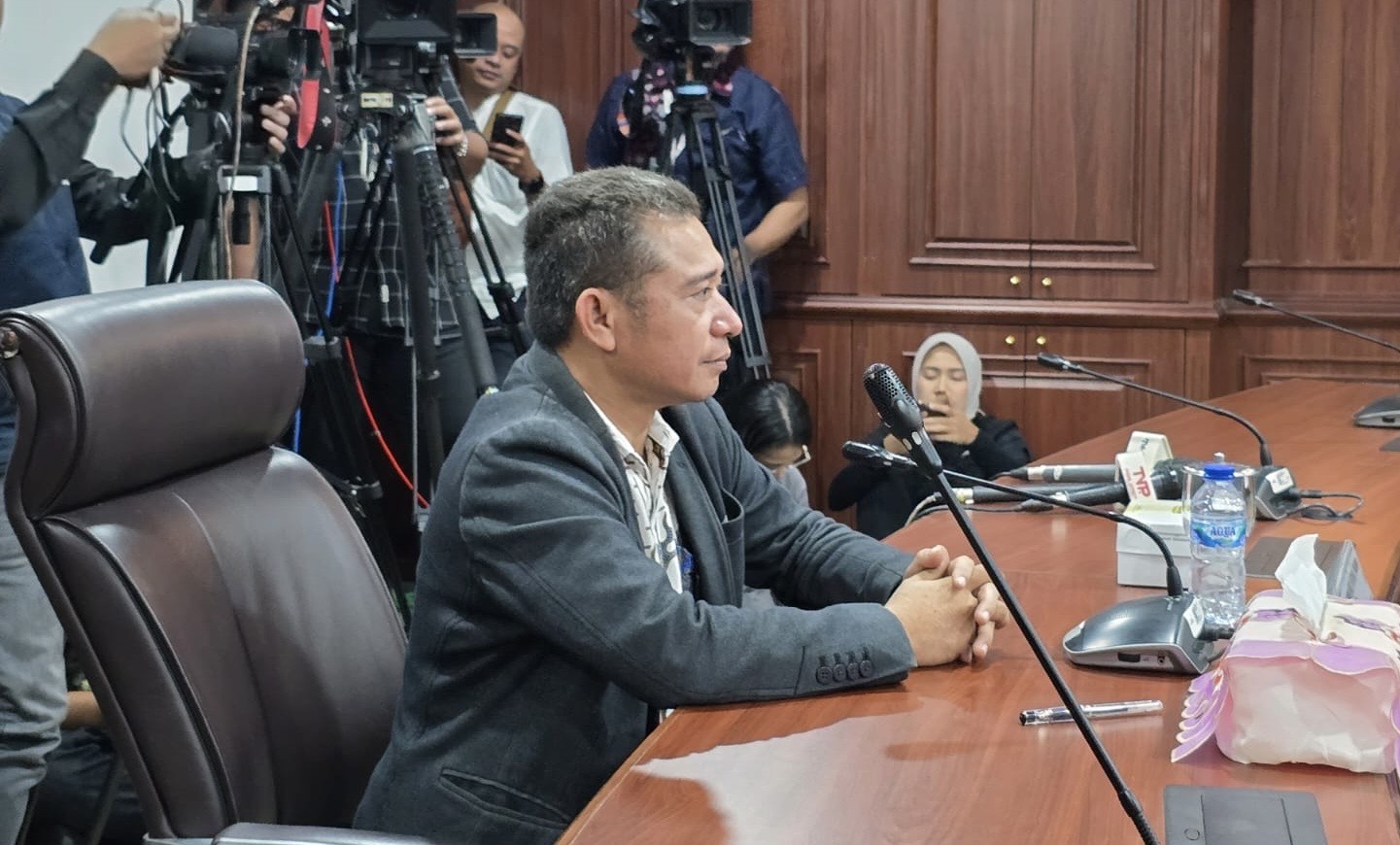 Wakil Ketua Koordinatoriat Wartawan Parlemen (KWP) sekaligus wartawan senior, Erwin Siregar (SinPo.id/Juven)