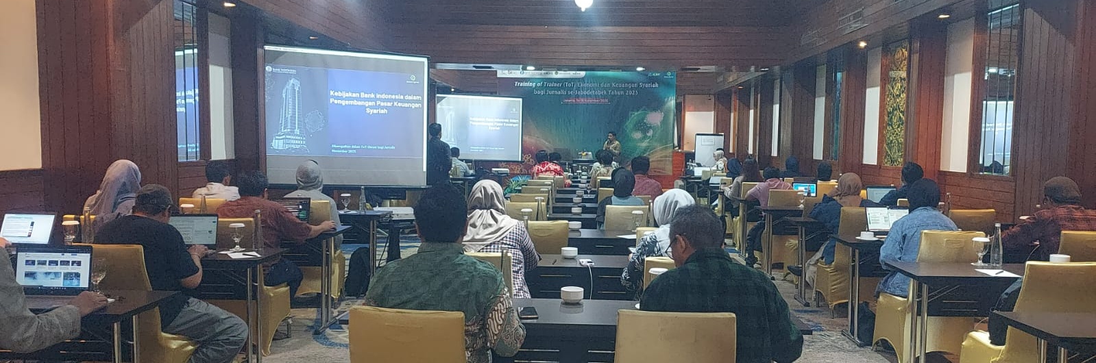Kegiatan Training of Trainer (ToT) Ekonomi Syariah digelar BI bekerjasama dengan jurnalis (SinPo.id/ Dok.Forjukafi)
