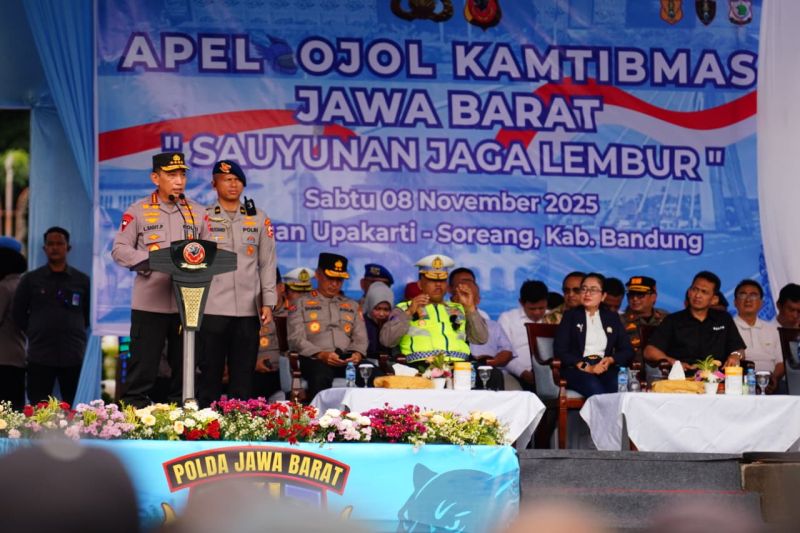 Kapolri Jenderal Listyo Sigit Prabowo memimpin apel ojol yang dihadiri 5.000 ojek online atau daring (ojol) di Kabupaten Bandung. (SinPo.id/Dok. Polri)