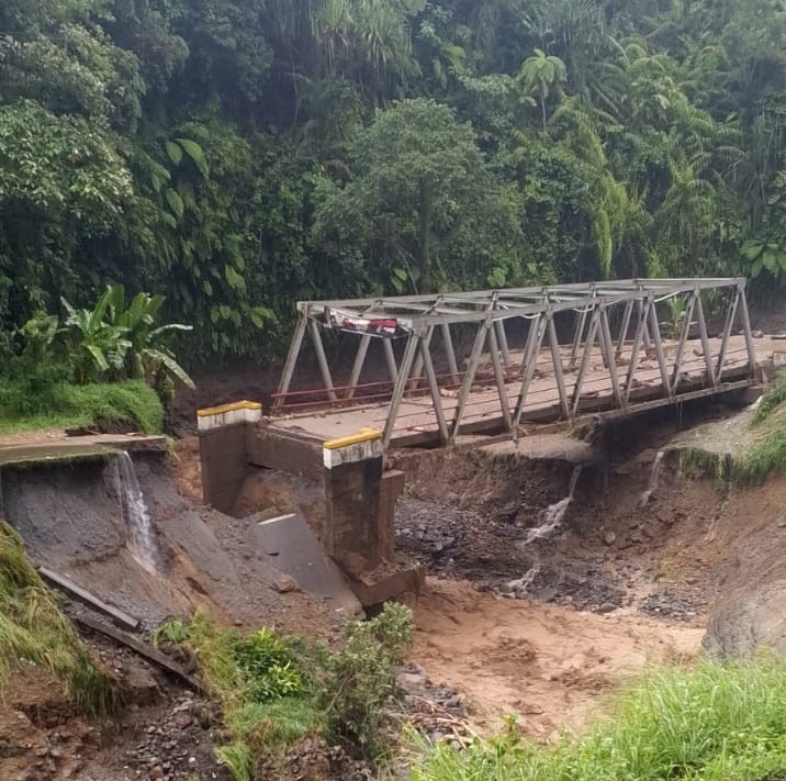 Jembatan di Aceh yang rusak akibat bencana banjir dan longsor (SinPo.id/ Dok. KemenPU)