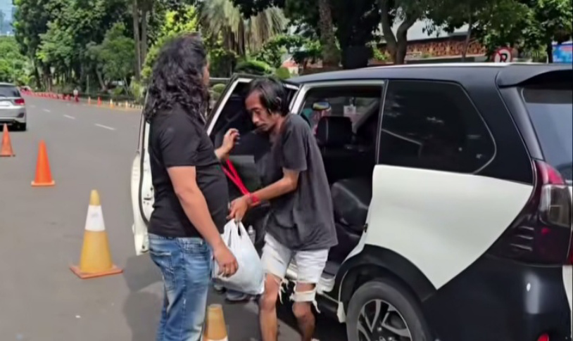 Salah satu pelaku saat ditangkap tim Resmob PMJ (SinPo.id/Resmob PMJ)