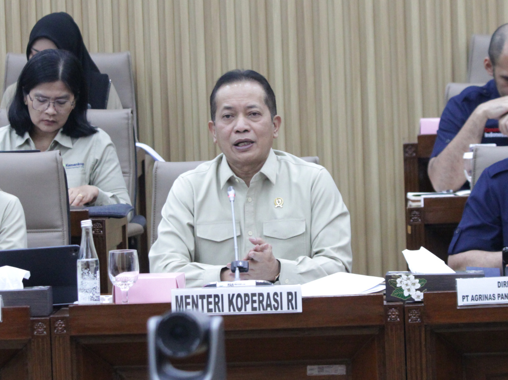Komisi VI menggelar raker dengan Menkop Ferry Juliantono membahas infrastruktur koperasi desa merah putih (Ashar/SinPo.id)