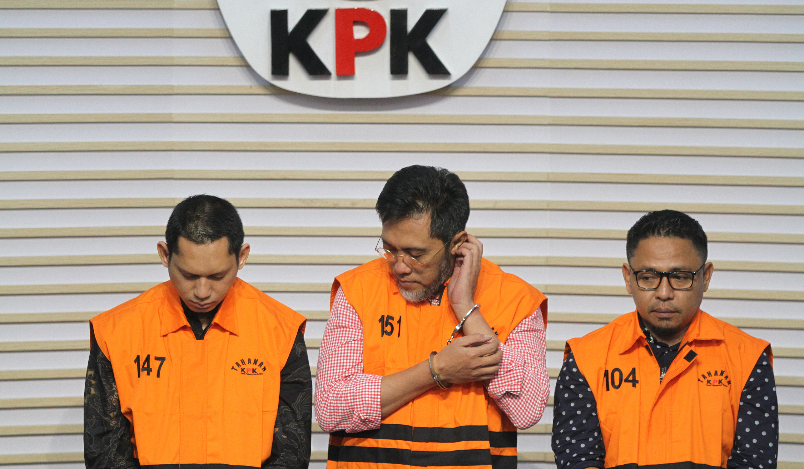 Penahanan tersangka korupsi RSUD Koltim. (Agus Priatna/SinPo.id)