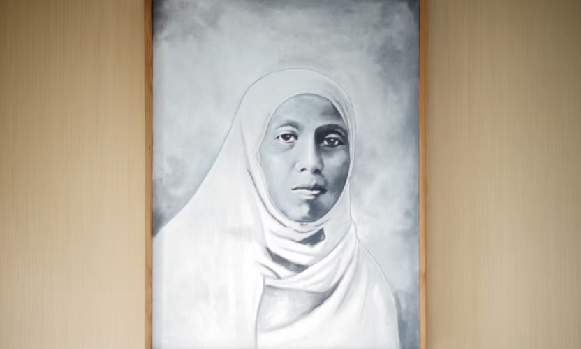 Lukisan potret Rahmah El Yunusiyah (SinPo.id/sumbarprov.go.id)