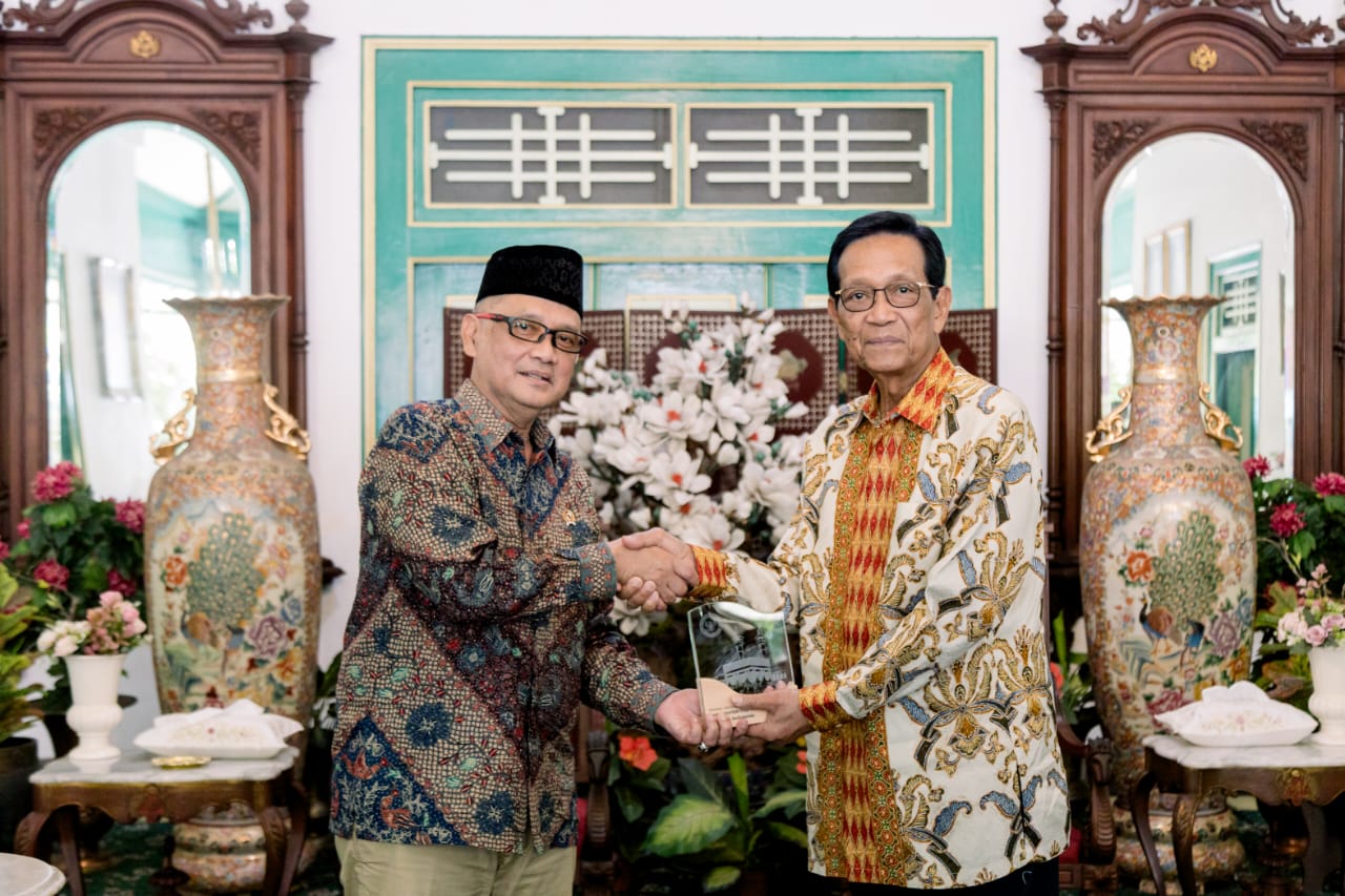 Menhaj RI Gus Irfan dan Sultan HB X (SinPo.id/Kemenhaj)