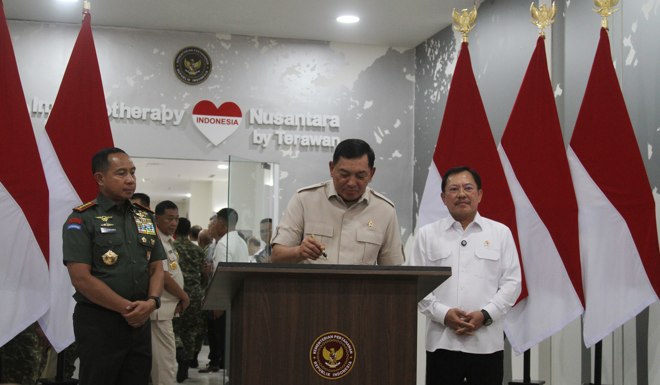 Menhan resmikan pelayanan Immunotherapy Nusantara di RSPPN Soedirman. (Agus Priatna/SinPo.id)