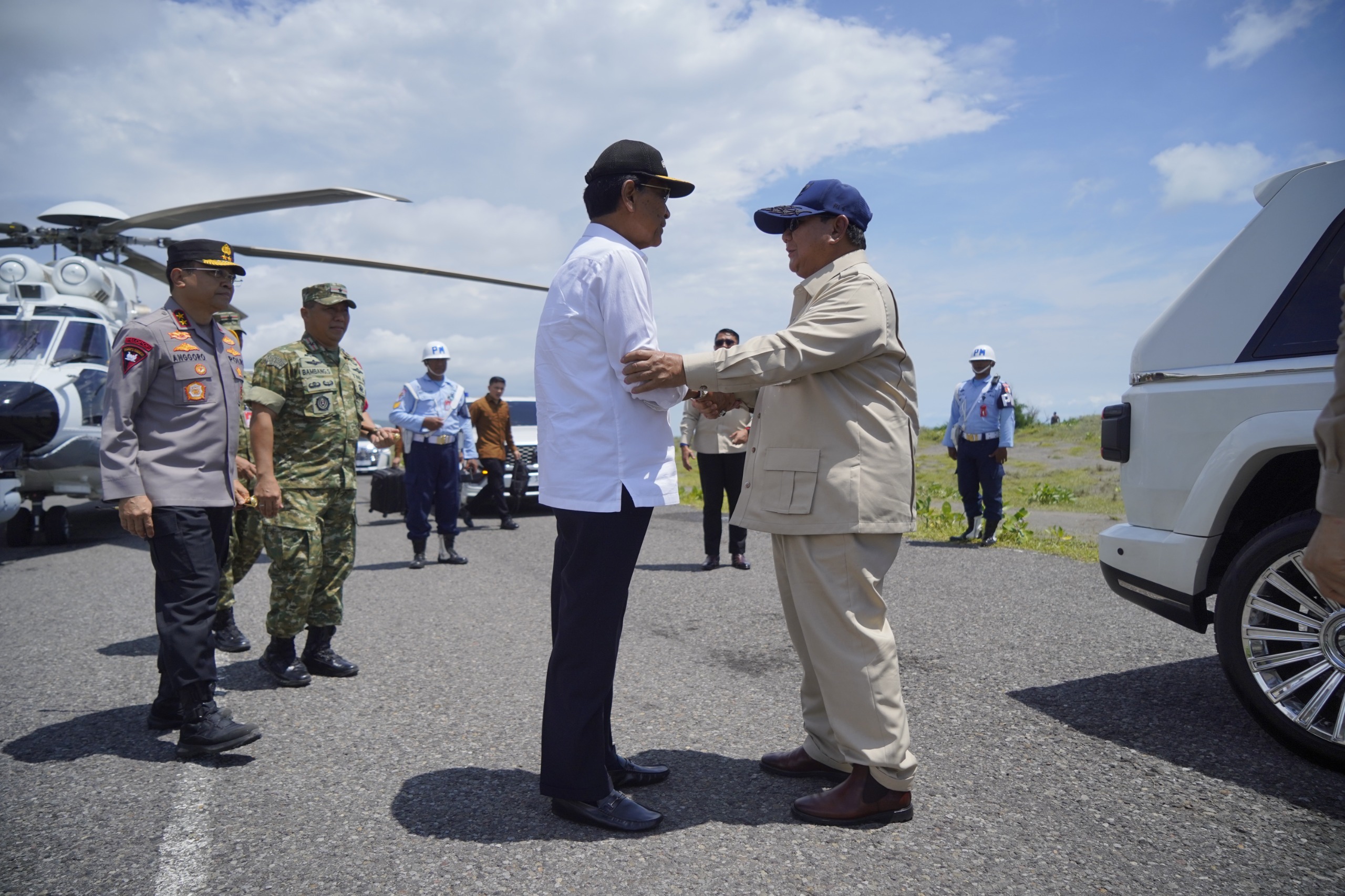 Momen Kompak Prabowo Semobil “Maung” Bersama Sri Sultan Hamengkubuwono X (SinPo.id/Tim Media)