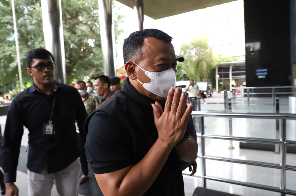 Bupati Ponorogo Sugiri Sancoko tiba di KPK usai terjaring OTT (Ashar/SinPo.id)