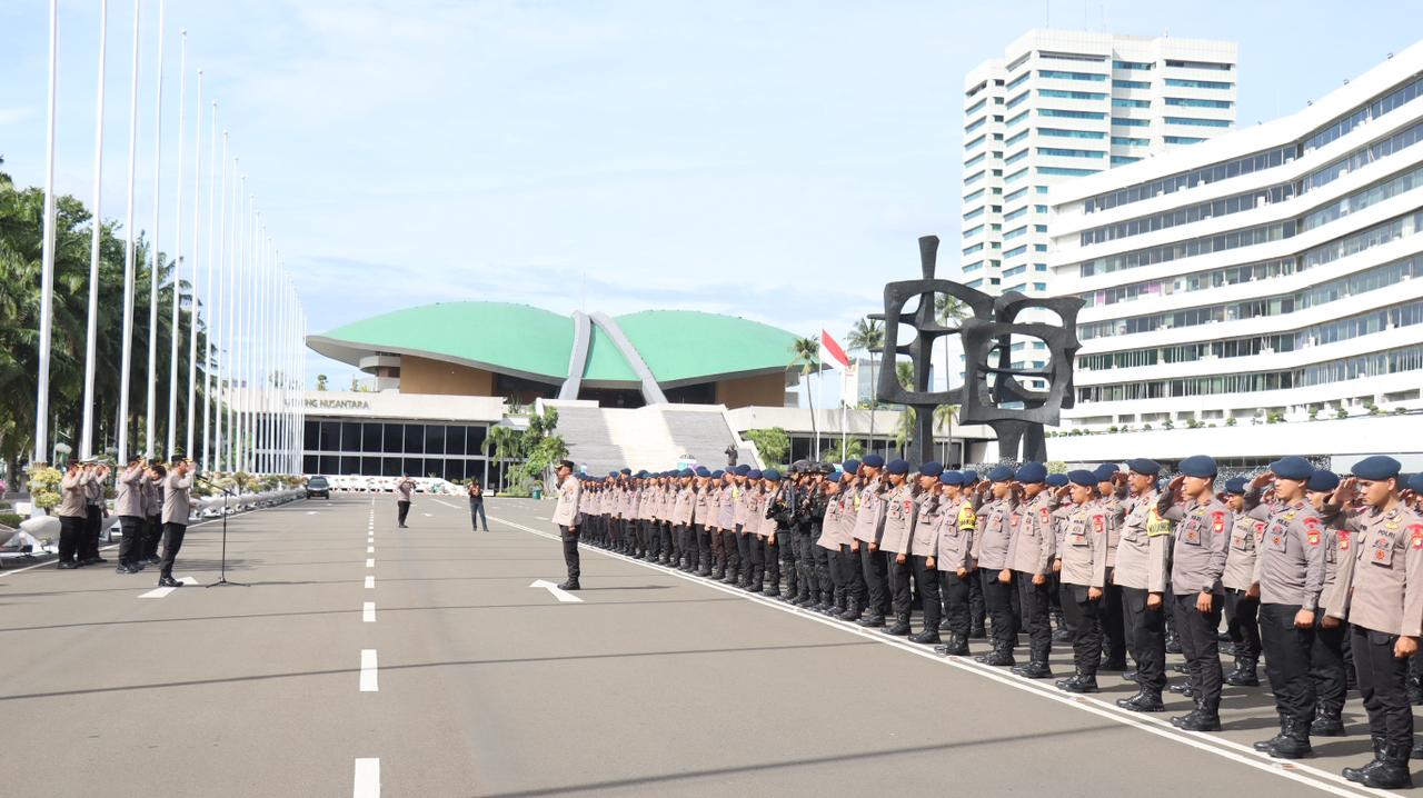 Para personel gabungan saat mengawal aksi buruh (SinPo.id/Dok.PMJ)