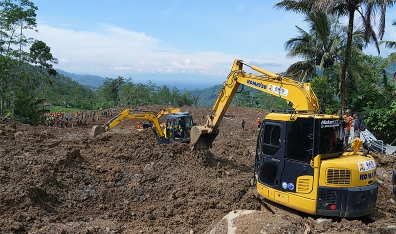 Ilustrasi excavator untuk mencari korban tanah longsor di Banjarnegara. (SinPo.id/ Dok. KemenPU)
