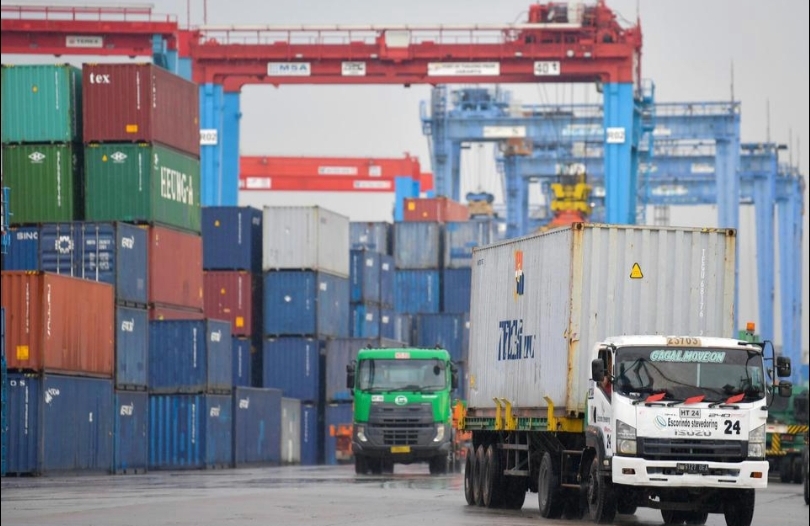 Ilustrasi bongkar muat peti kemas di pelabuhan Tanjung Priok (SinPo.id/ Dok. Beacukai)