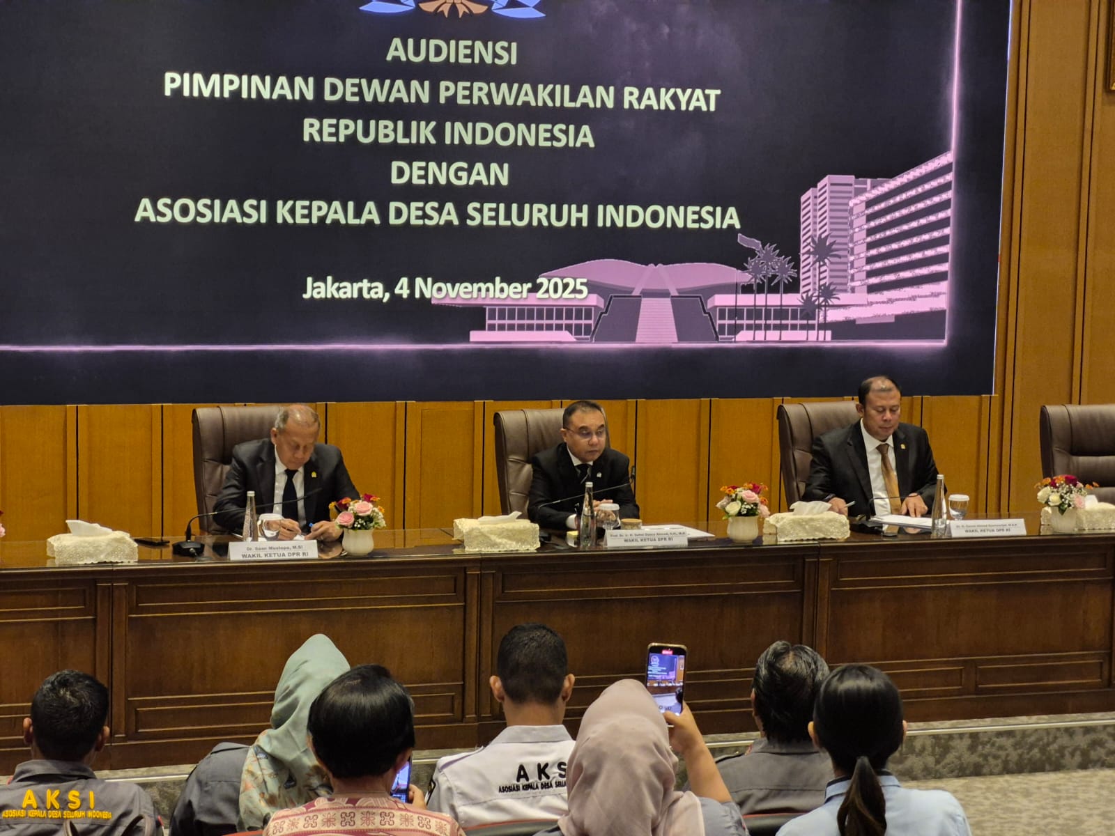 Pimpinan DPR RI hari ini menerima audiensi dari Asosiasi Kepala Desa Seluruh Indonesia (AKSI). (SinPo.id/Galuh Ratnatika)