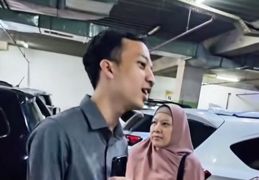 Pria yang mengaku anak anggota Propam Polda Metro Jaya (SinPo.id/Tangkapan layar)