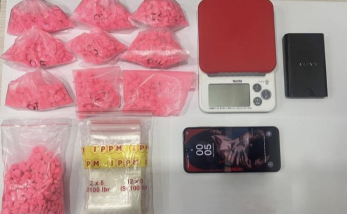 Barang bukti yang diamankan dari kedua tersangka di Jaksel (SinPo.id/Dok.PMJ)