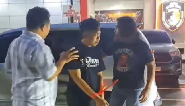 Pencuri sepeda saat ditangkap di Depok (SinPo.id/Dok.Resmob PMJ)