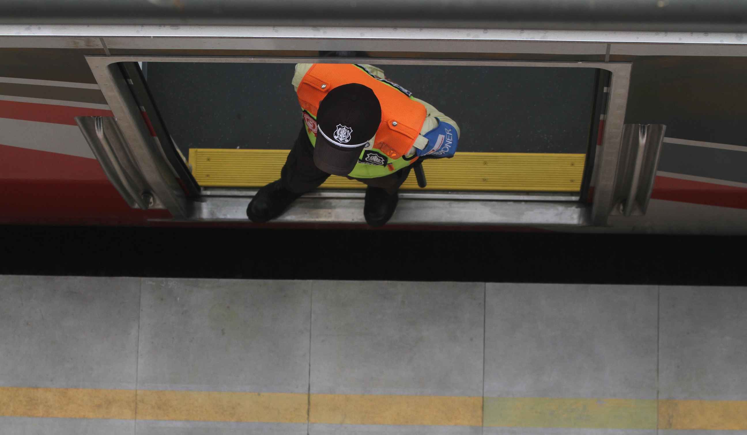 Suasana Stasiun Tanah Abang. (Agus Priatna/SinPo.id)