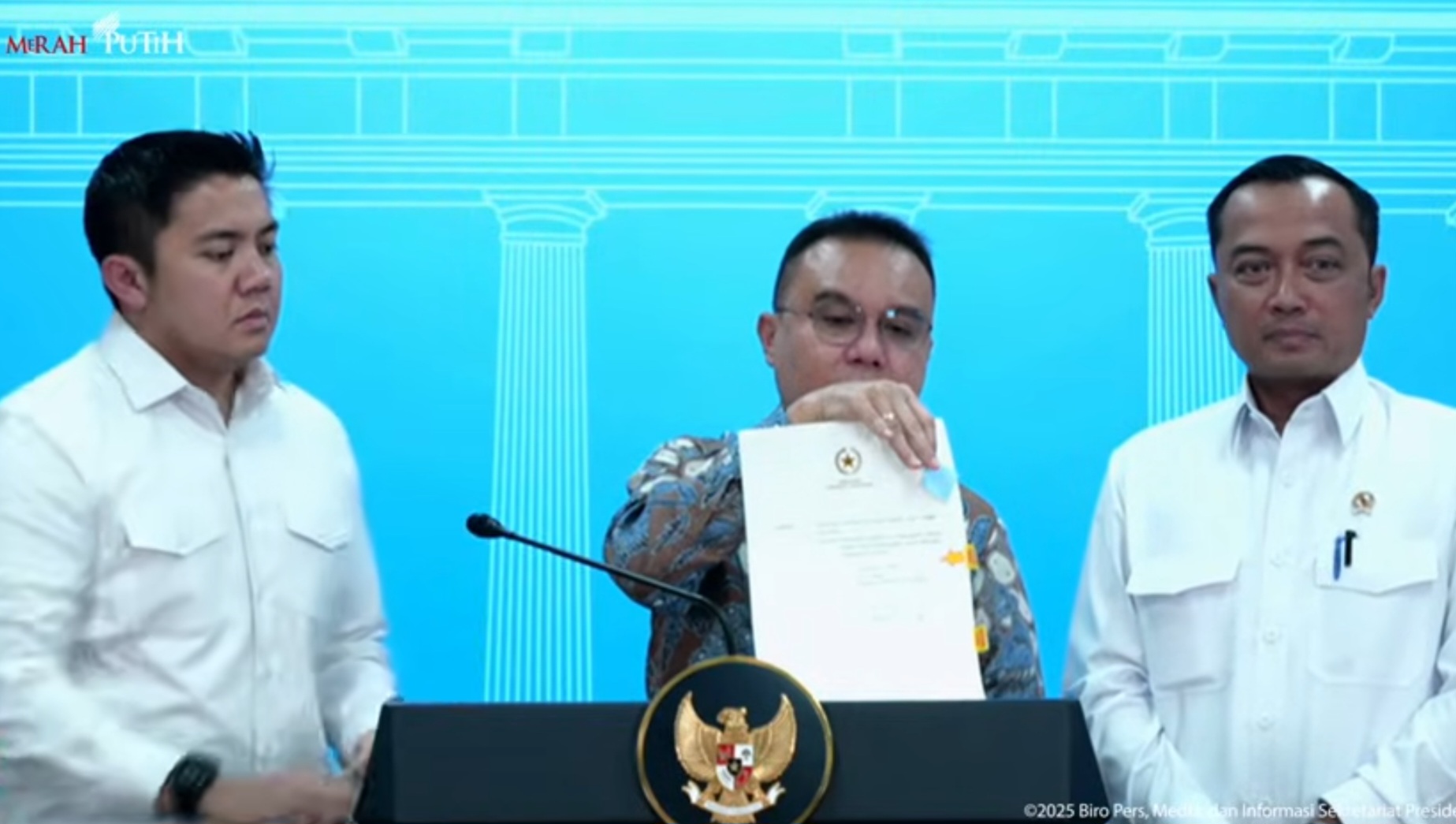 Presiden Prabowo Beri Rehabilitasi kepada Mantan Dirut PT ASDP Ira Puspadewi (SinPo.id/YouTube Setpres)