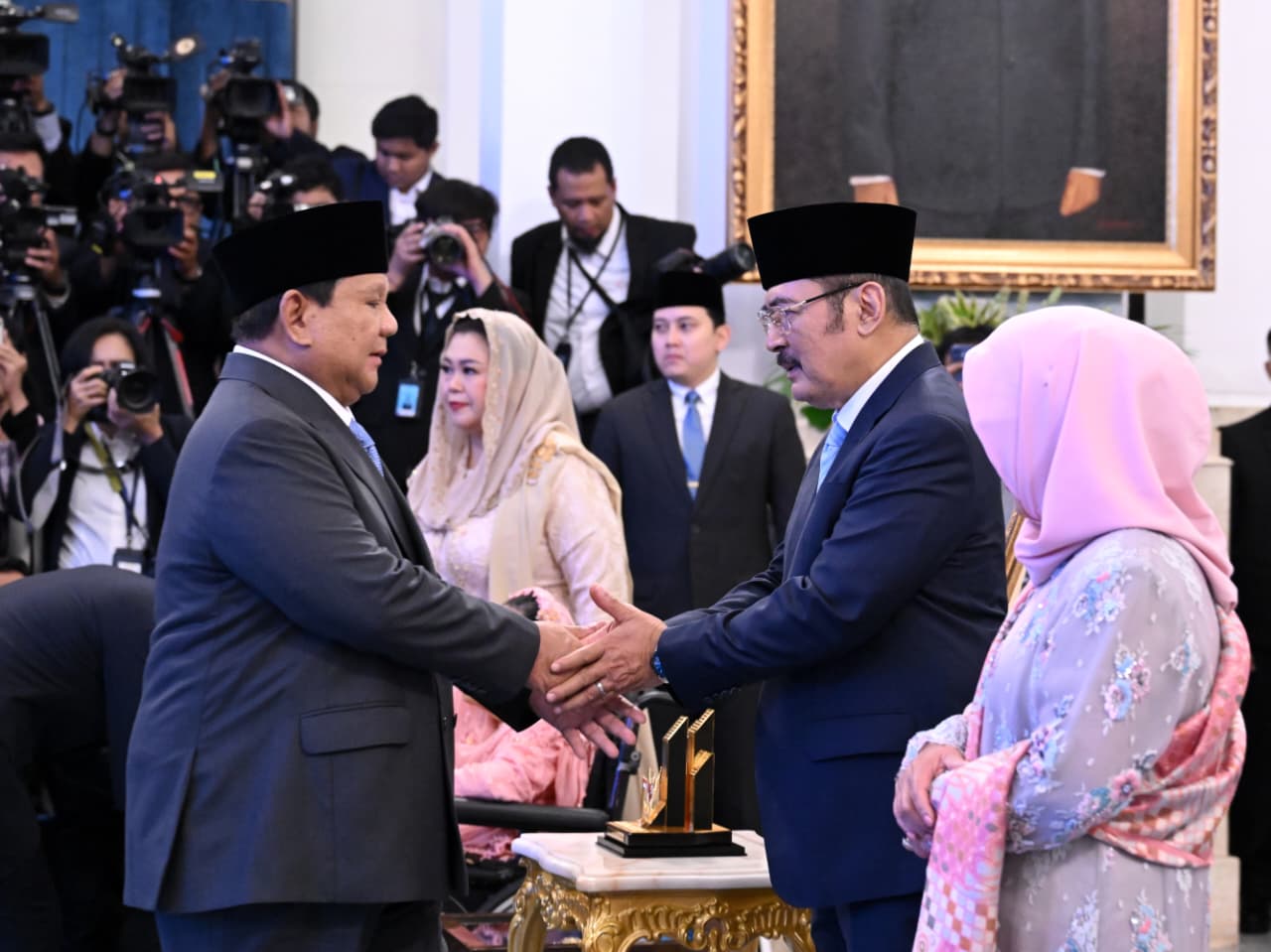 Presiden Prabowo berikan gelar Pahlawan Nasional untuk 10 Tokoh diantaranya ada Soeharto dan Gusdur (Ashar/Foto: BiroSetpres/SinPo.id)