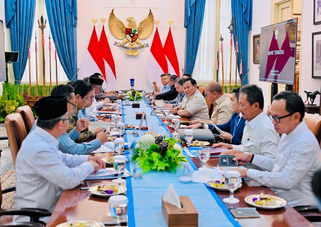 Rapat terbatas yang dipimpin oleh Presiden Prabowo Subianto di Istana Merdeka, Jakarta, pada Kamis, 27 November 2025 (SinPo.id/Setpres)