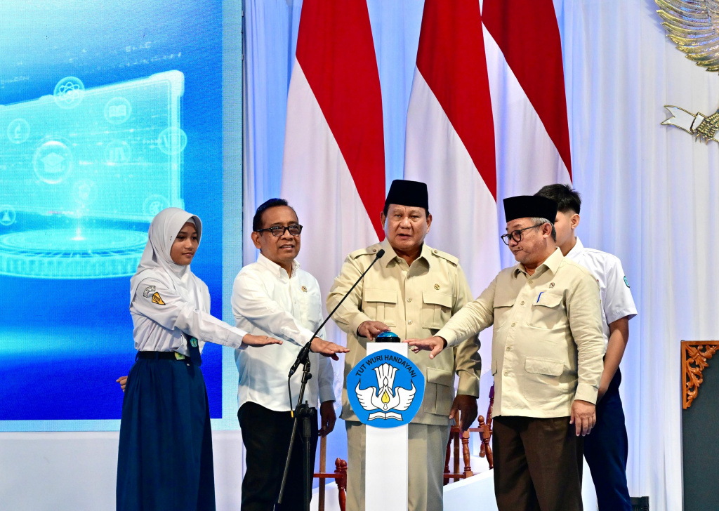 Presiden Prabowo Subianto meluncurkan digitalisasi pembelajaran (Ashar/Foto: BiroSetpres/SinPo.id)