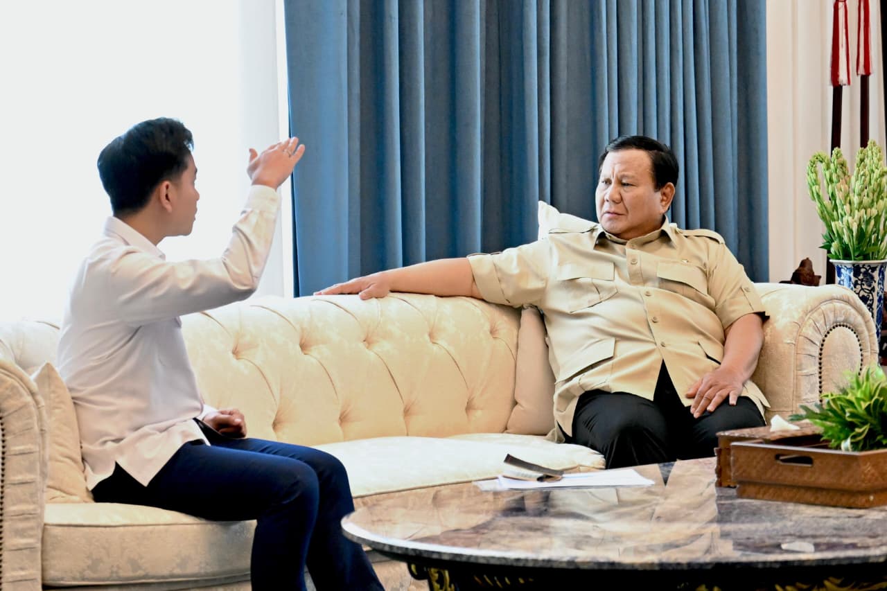 Presiden Prabowo Terima Laporan Wapres Gibran Usai Hadiri KTT G20 di Johannesburg (SinPo.id/Biro Setpres)