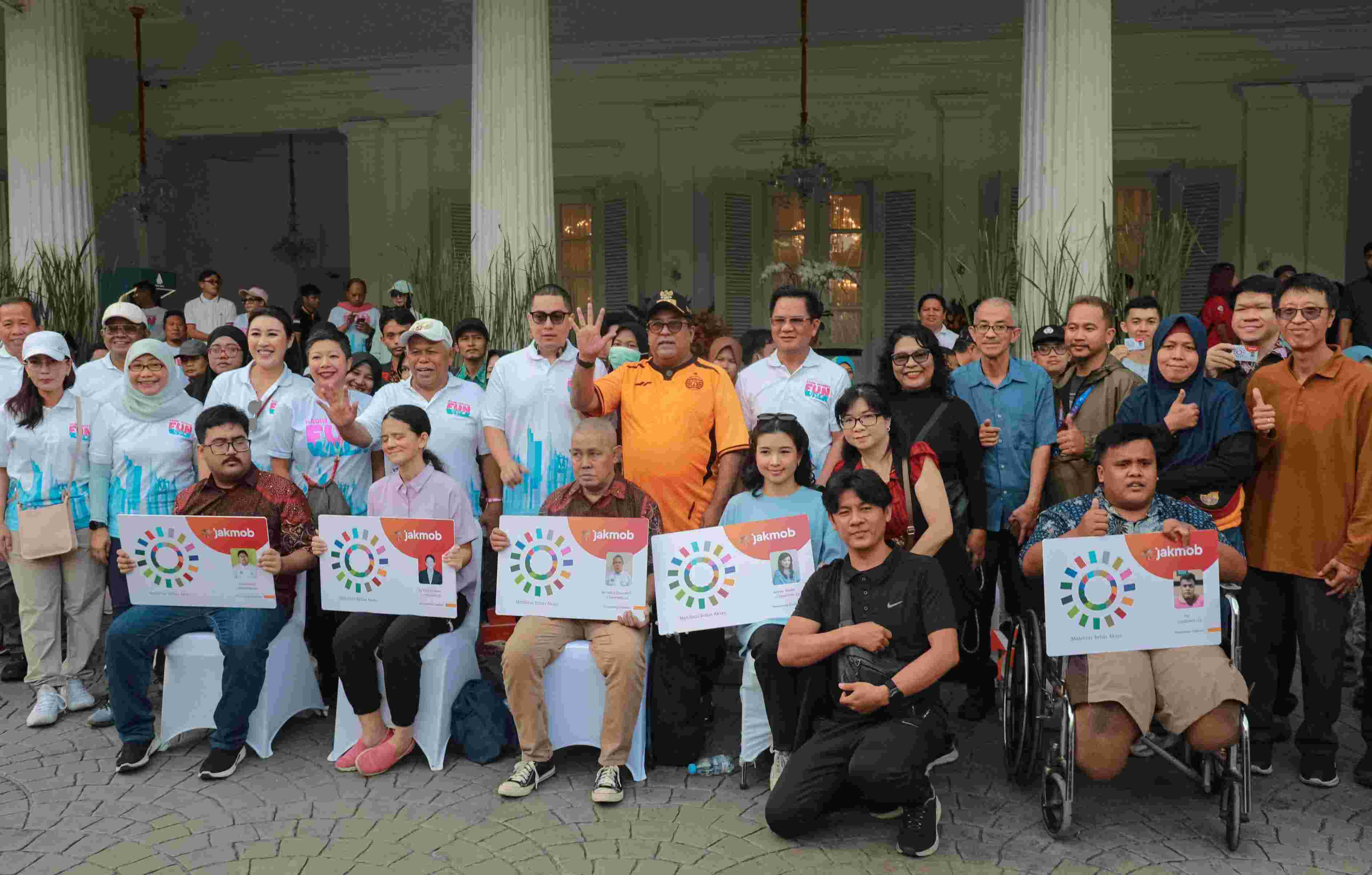 Rano Karno Bagikan 146 Kartu Layanan Gratis untuk Penyandang Disabilitas di Jakarta (SinPo.id/Pemprov DKI)