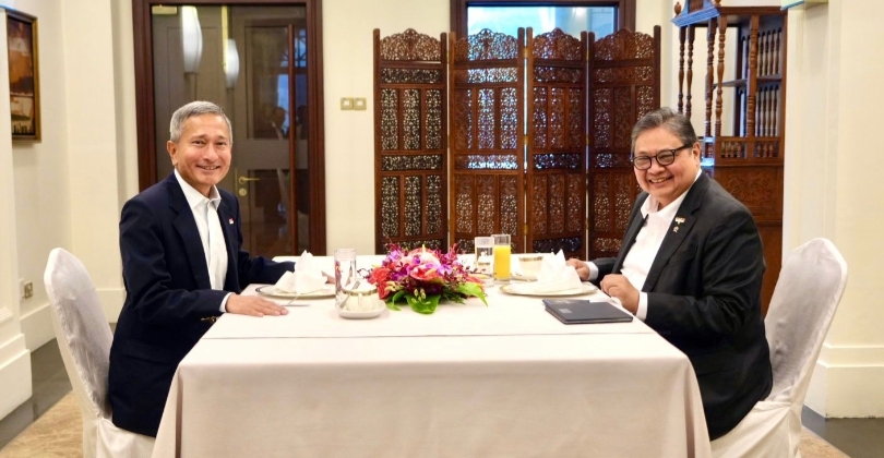 Menko Perekonomian Airlangga Hartarto dan Minister of Foreign Affairs Singapore Vivian Balakrishnan (SinPo.id/ Dok. Ekon)