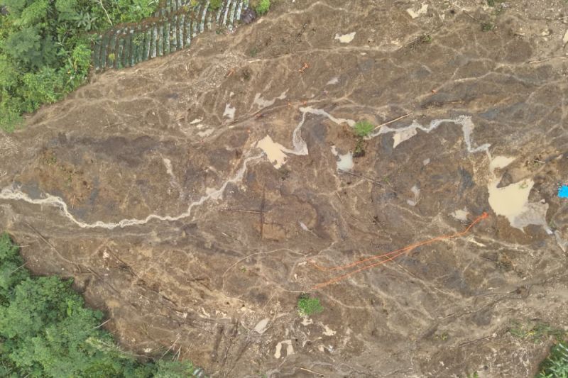 Penampakan foto udara lokasi tanah longsor di Desa Pandanarum, Kabupaten Banjarnegara, Jawa Tengah. (SinPo.id/Dok. SAR Semarang)