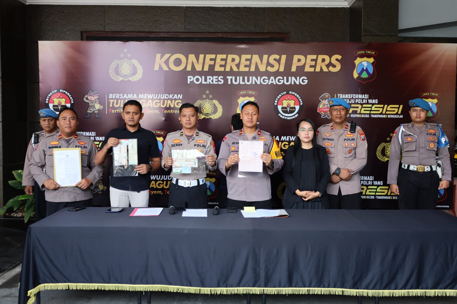Konferensi pers kasus kecelakaan maut di Tulungagung (SinPo.id/ Humas Polri)