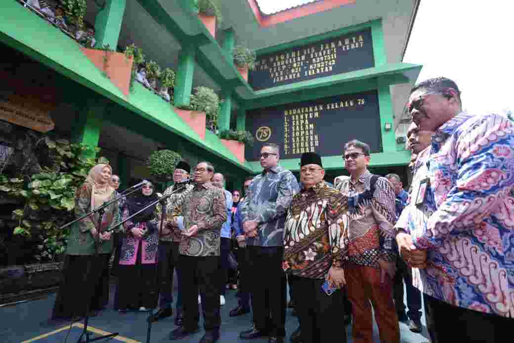 Gubernur DKI Jakarta Pramono Anung saat kunjungi SMPN 115 (SinPo.id/ Dok. Pemprov DKI)