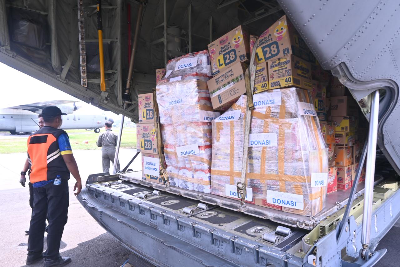 TNI salurkan bantuan untuk korban bencana Sumatra (SinPo.id/ Puspen TNI)